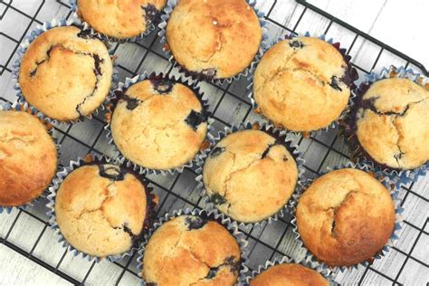 The book is published by Ryland Peters and consists of 28 recipes of cupcakes, muffins and frostings. . Blueberry muffins mary berry